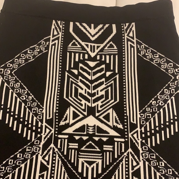 Jealous tomato pencil skirt size small - Picture 2 of 4